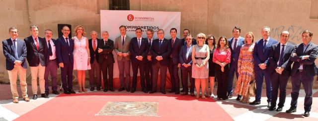 El alcalde de Murcia y el consejero de Presidencia han inaugurado la Placa de los Economistas - 1, Foto 1