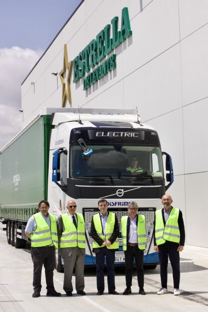 Estrella de Levante estrena camiones eléctricos con 'cero emisiones' para el transporte con carga y descarga automática en su centro logístico - 1, Foto 1