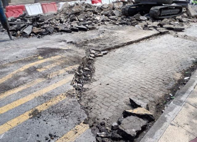 Huermur solicita a la consejería de Cultura que ordene conservar in situ el adoquinado histórico de la Plaza Camachos - 1, Foto 1