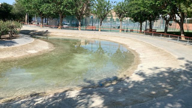 El lago del Jardín de Fofó se somete a una limpieza integral para optimizar su estado - 1, Foto 1