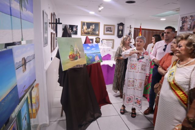 La Asociación de Amas de Casa inaugura su exposición de manualidades - 1, Foto 1