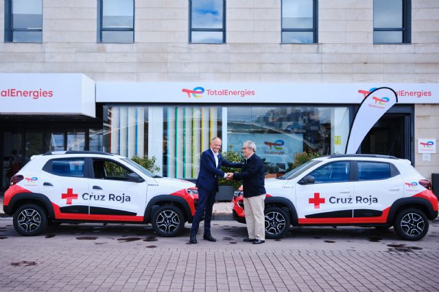 Los voluntarios de Cruz Roja en Asturias reciben dos vehículos eléctricos y su cargador gracias a la participación de los clientes de TotalEnergies en la iniciativa Un coche para Alba - 2, Foto 2