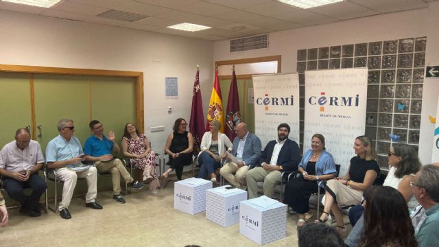 Visitación Martínez: “Me comprometo a que la discapacidad siempre estará presente en el trabajo que se haga desde la Asamblea Regional” - 5, Foto 5