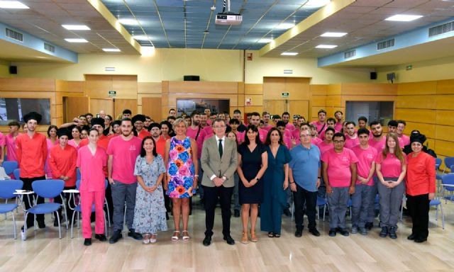 68 jóvenes firman un contrato con el Ayuntamiento para insertarse en el mundo laboral - 1, Foto 1