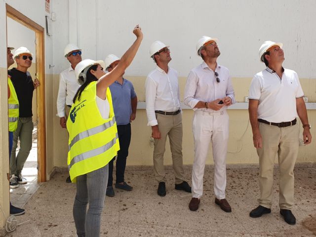 El IES Ginés Pérez Chirinos de Caravaca de la Cruz iniciará el curso con cubiertas nuevas y placas solares - 1, Foto 1