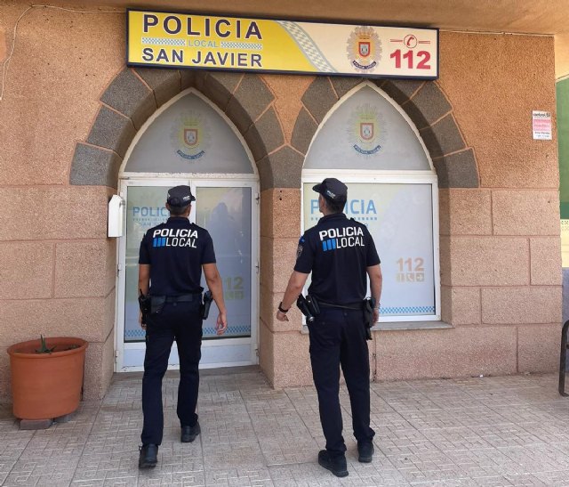 Agentes de Policía Local de San Javier detienen en La Manga a un hombre con orden de búsqueda y numerosos antecedentes peanles - 1, Foto 1