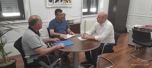 El alcalde de Cieza se reúne con el Grupo Almadenes para abordar las actividades del colectivo - 1, Foto 1