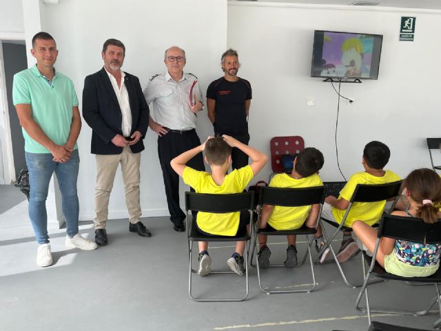 Bomberos de Murcia visitan la Escuela de Verano del centro deportivo Verdolay - 2, Foto 2