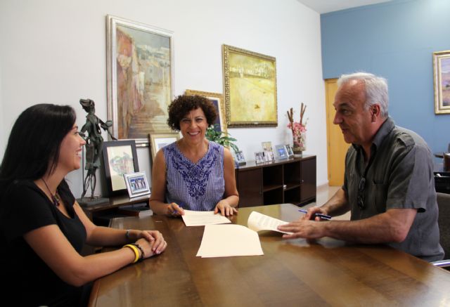 El Ayuntamiento de Puerto Lumbreras y el Grupo Coros y Danzas Virgen del Rosario firman un convenio de colaboración - 1, Foto 1