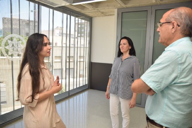 Estudiantes universitarios de primer curso apoyan recibir educación financiera para su vida cotidiana - 1, Foto 1