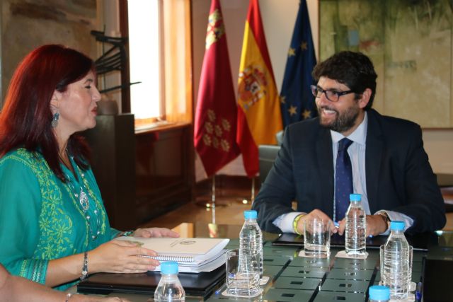 Fernando López Miras se reúne con la presidenta del Colegio de Enfermería de la Región - 2, Foto 2