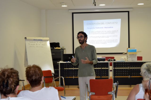 Curso de resolución de conflictos para los trabajadores del Ayuntamiento torreño - 3, Foto 3