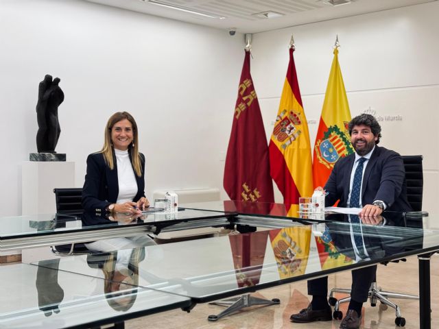 López Miras se compromete con la alcaldesa de Archena a impulsar el proyecto del nuevo pabellón deportivo en Pago del Barranco previsto para 2025 - 2, Foto 2