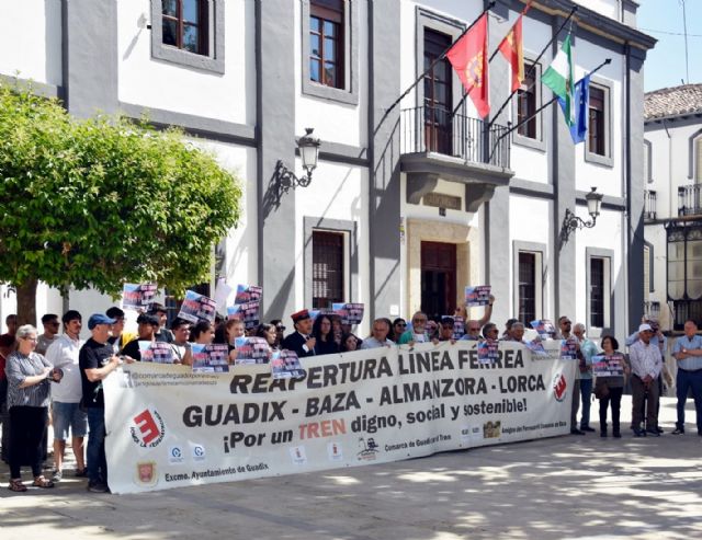 Los colectivos ferroviarios y empresariales niegan y rechazan el informe previo de viabilidad del corredor ferroviario Lorca-Baza-Guadix - 1, Foto 1