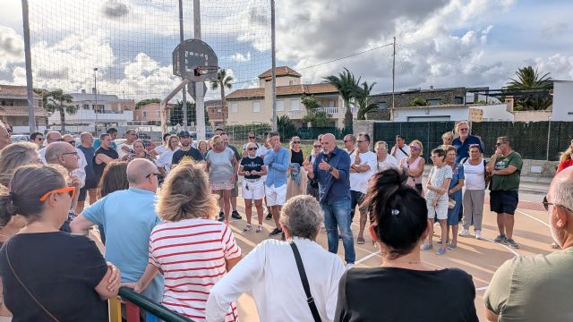VOX se reúne con los vecinos de Punta Brava, que exigen explicaciones sobre el nuevo centro de acogida VOX se reúne con los vecinos de Punta Brava, que exigen explicaciones sobre el nuevo centro de acogida