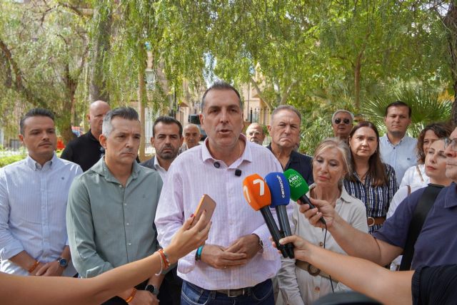 Samuel Vázquez exige “repatriación, deportación remigración” tras la agresión a un hombre de 81 años en Lorca Samuel Vázquez exige “repatriación, deportación remigración” tras la agresión a un hombre de 81 años en Lorca