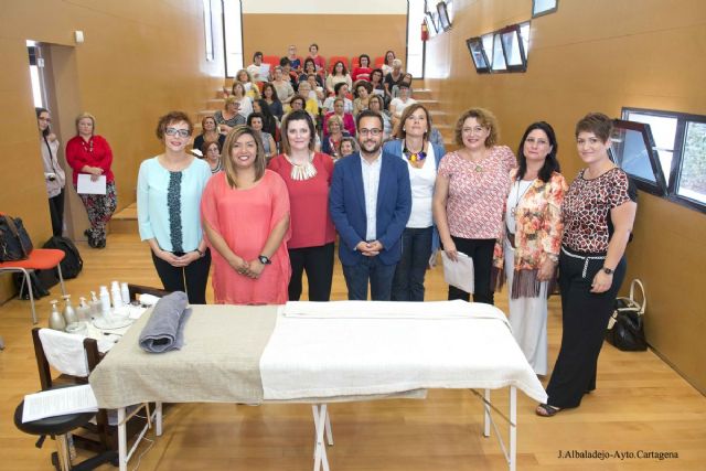 Las Jornadas de Asesoramiento de Imagen Personal enseñan cómo potenciar su imagen a más de una veintena de mujeres - 1, Foto 1