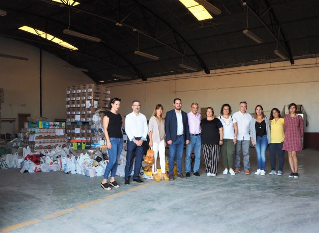 Cooperativas de la Región, Ucomur y Ucoerm, han entregado 2.500 kilos de alimentos y 21.000 euros a los colegios de Los Alcázares y El Raal más afectados por la DANA - 1, Foto 1