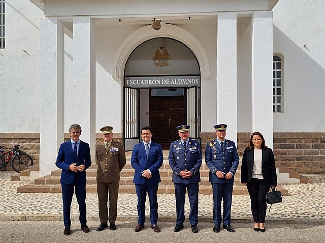 La Comunidad Autónoma asume una parte de los terrenos del antiguo aeropuerto de San Javier, cedidos por el Ministerio de Defensa - 1, Foto 1