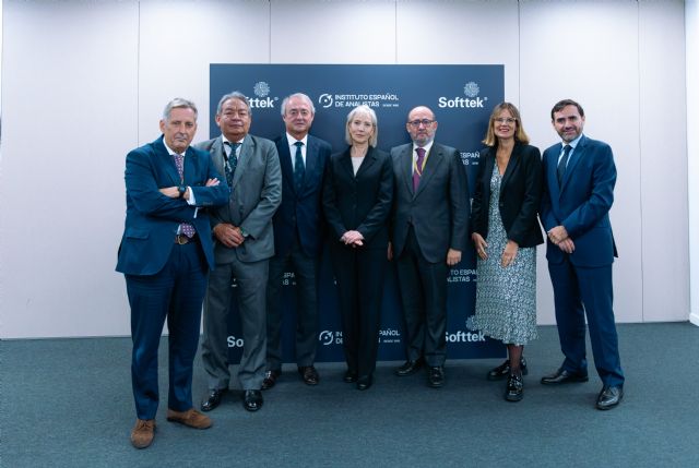 El Instituto Español de Analistas y Softtek se unen para formar líderes del cambio en el sector financiero - 1, Foto 1