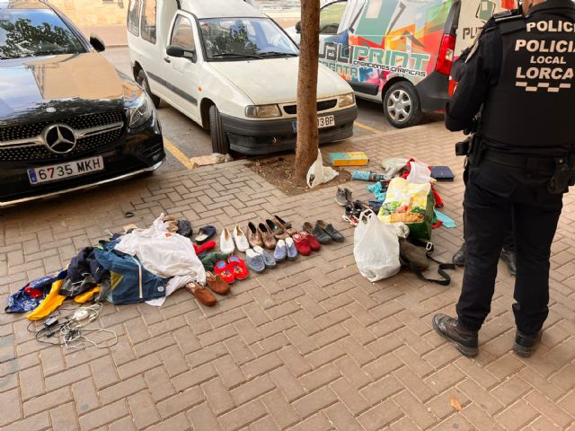 Dos detenidos en Lorca por estancia irregular en el país y por orden judicial de búsqueda por robo - 1, Foto 1