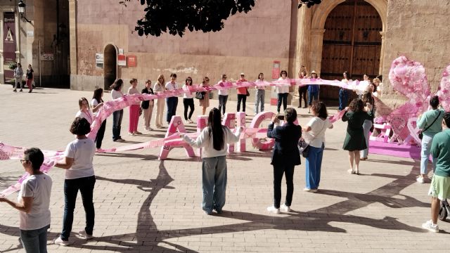 Un lazo rosa gigante une a Murcia en la lucha contra el cáncer de mama - 1, Foto 1