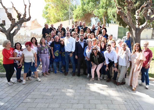 López Miras resalta el trabajo incansable de las amas de casa, auténticos pilares en las familias y las comunidades - 2, Foto 2