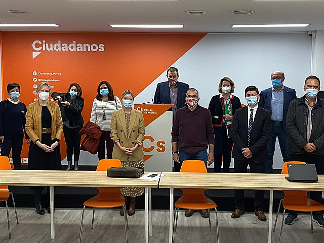 Ciudadanos se reúne con los sindicatos sanitarios para desarrollar la propuesta de incremento salarial selectivo a estos funcionarios - 1, Foto 1