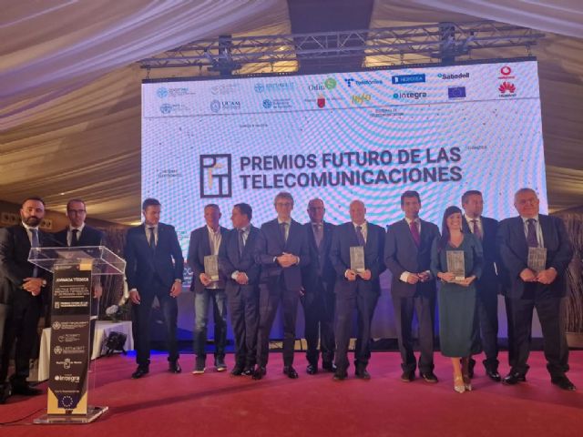 Movibus recibe el galardón a la digitalización del transporte en los VI Premios Futuro de las Telecomunicaciones - 2, Foto 2