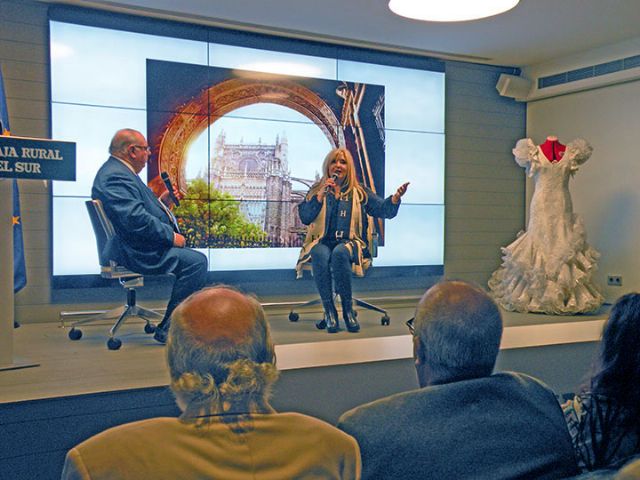 Sociedad. Marifé de Triana (María Felisa Martínez López, nacida en Burguillos en 1936) es una de las cantantes de copla más importantes de la Historia - 3, Foto 3