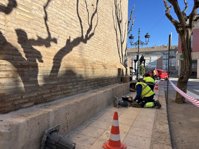 Restituyen los focos led de suelo de la fachada del templo de Santiago y colocan otros nuevos en uno de los laterales - 1, Foto 1