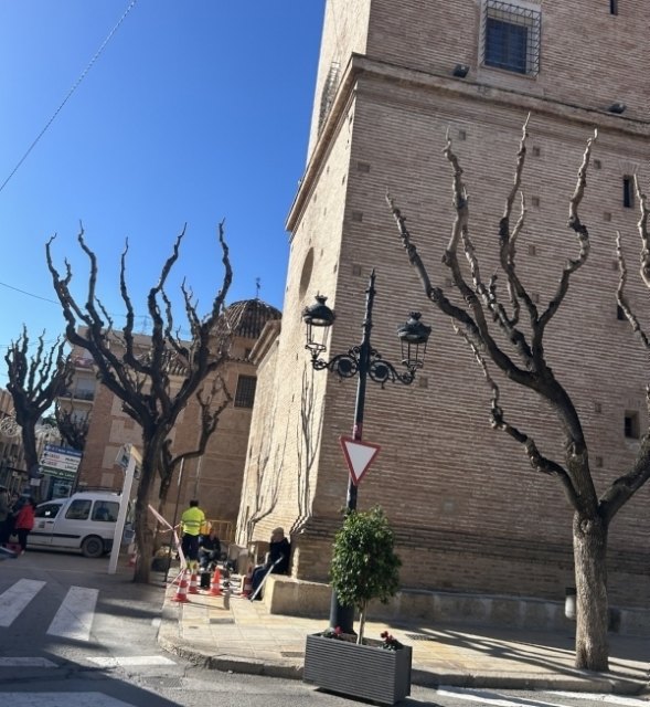 Restituyen los focos led de suelo de la fachada del templo de Santiago y colocan otros nuevos en uno de los laterales - 2, Foto 2