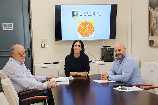 Convenio de colaboración entre el Ayuntamiento de Alhama de Murcia y la Asociación Un poco es mucho - 1, Foto 1