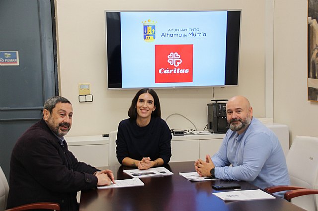 Convenio de colaboración entre el Ayuntamiento de Alhama de Murcia y Cáritas Interparroquial - 1, Foto 1