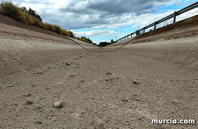 Ugt región de Murcia exige al ministerio para la transición ecológica que rectifique su decisión de dejar sin agua del trasvase a los regadíos - 2, Foto 2