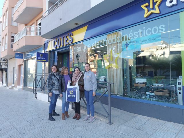 La ganadora de la campaña 'El Roce hace el cariño' disfruta de su compra contrarreloj de 1.000 euros en los comercios de Puerto Lumbreras - 4, Foto 4