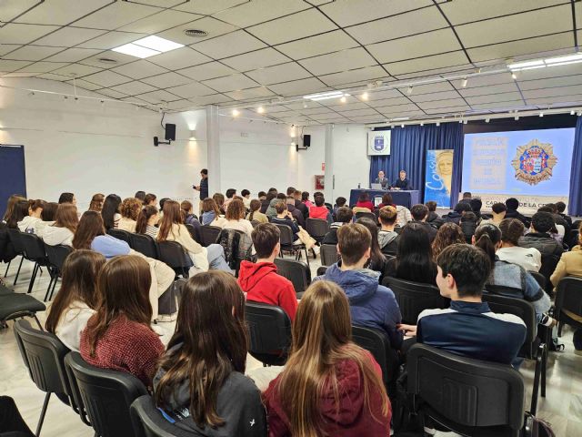 Más de un centenar estudiantes de Caravaca participa en el programa educativo ‘El fiscal contigo’ para acercar el papel de la Justicia y prevenir conductas delictivas - 1, Foto 1