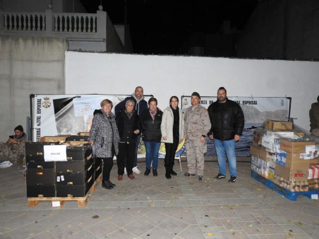 La Unidad de Fuerza de Guerra Naval Especial entrega alimentos a Cáritas Bullas en su marcha solidaria - 1, Foto 1