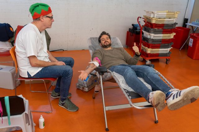 Un centenar de personas donan sangre en la maratón de El Batel, que sigue en marcha esta tarde - 1, Foto 1