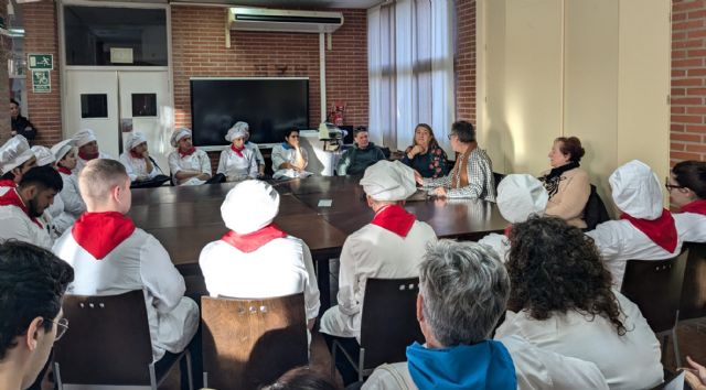 José Sánchez Conesa explica la historia gastronómica de Cartagena a los alumnos de la Escuela de Hostelería - 2, Foto 2