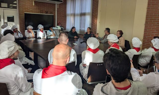 José Sánchez Conesa explica la historia gastronómica de Cartagena a los alumnos de la Escuela de Hostelería - 4, Foto 4