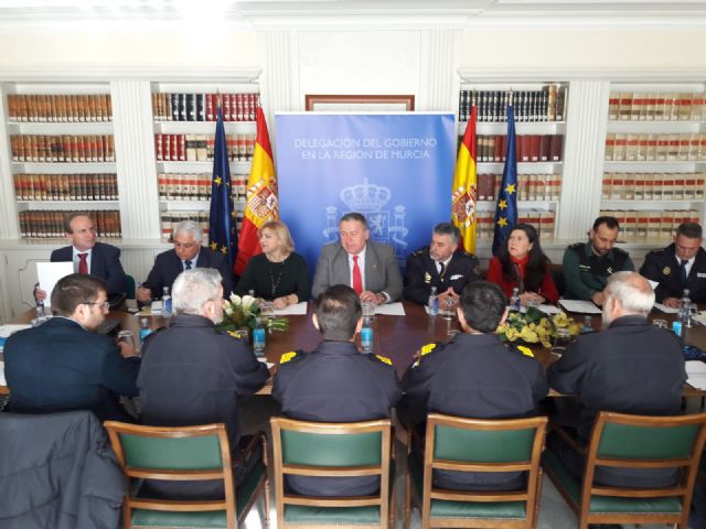 La Delegación del Gobierno establece unas directrices de coordinación para poner en marcha en caso de llegada masiva de pateras con inmigrantes ilegales a las costas de la Región de Murcia - 1, Foto 1