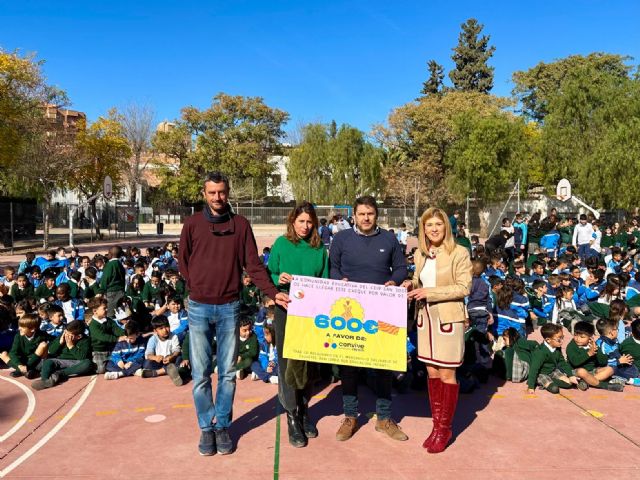 Los alumnos del CEIP San José entregan a CONVIVE Fundación Cepaim la recaudación obtenida tras la celebración de su primer Mercadillo Navideño - 3, Foto 3