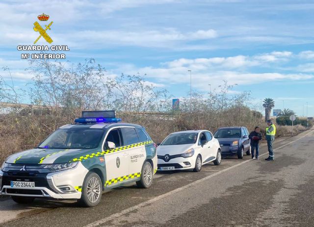 La Guardia Civil investiga al conductor de un turismo por duplicar la tasa de alcoholemia - 3, Foto 3