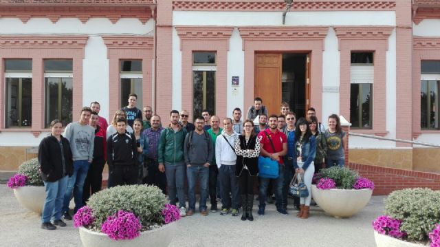 Un grupo de alumnos del Centro Integrado de Formación y Experiencias Agrarias de Lorca visita las instalaciones del IMIDA - 1, Foto 1