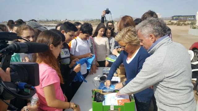 Medio Ambiente organiza una jornada de voluntariado para concienciar sobre la necesidad de mantener limpias las playas - 3, Foto 3