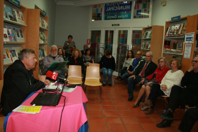 El escritor loquino Francisco José Motos presenta su nueva novela histórica El abismo en la frontera en Totana, Foto 5