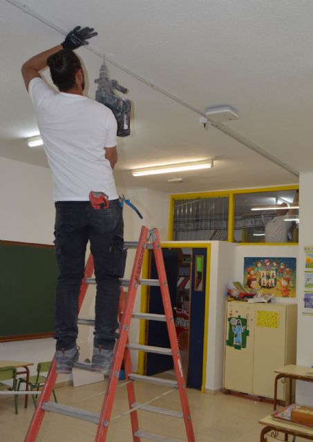 El Ayuntamiento de Las Torres de Cotillas inicia la mejora en la instalación eléctrica del colegio 'Vista Alegre' - 2, Foto 2