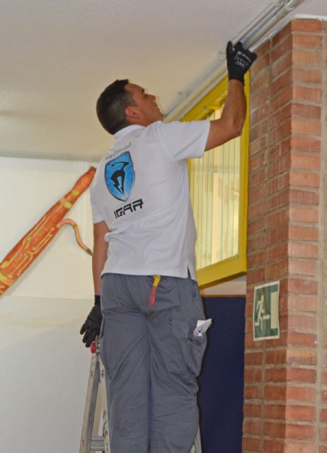 El Ayuntamiento de Las Torres de Cotillas inicia la mejora en la instalación eléctrica del colegio 'Vista Alegre' - 3, Foto 3