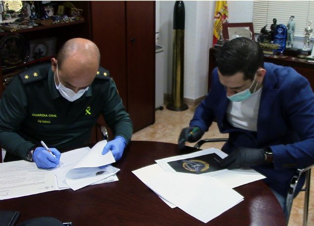 La empresa Uvyco cede a la Guardia Civil un vehículo policial de vigilancia y control - 4, Foto 4